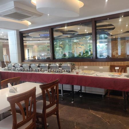 Airport Hotel Le Seasons Нью-Дели Экстерьер фото