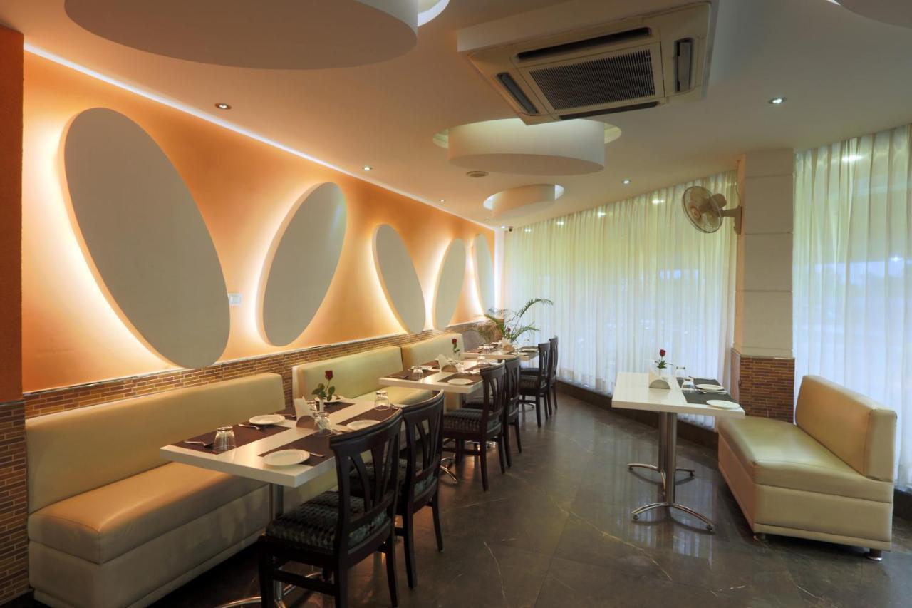 Airport Hotel Le Seasons Нью-Дели Экстерьер фото