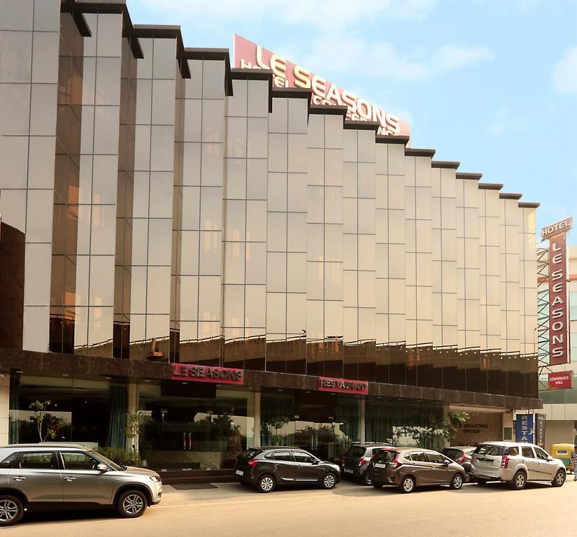 Airport Hotel Le Seasons Нью-Дели Экстерьер фото